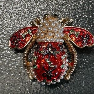JOAN RIVERS PRIVATE COLLECTION LIMITED EDITION BEE PIN